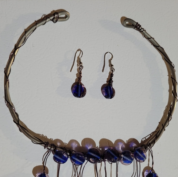 Handmade necklace and earrings set - Picture 2 of 3